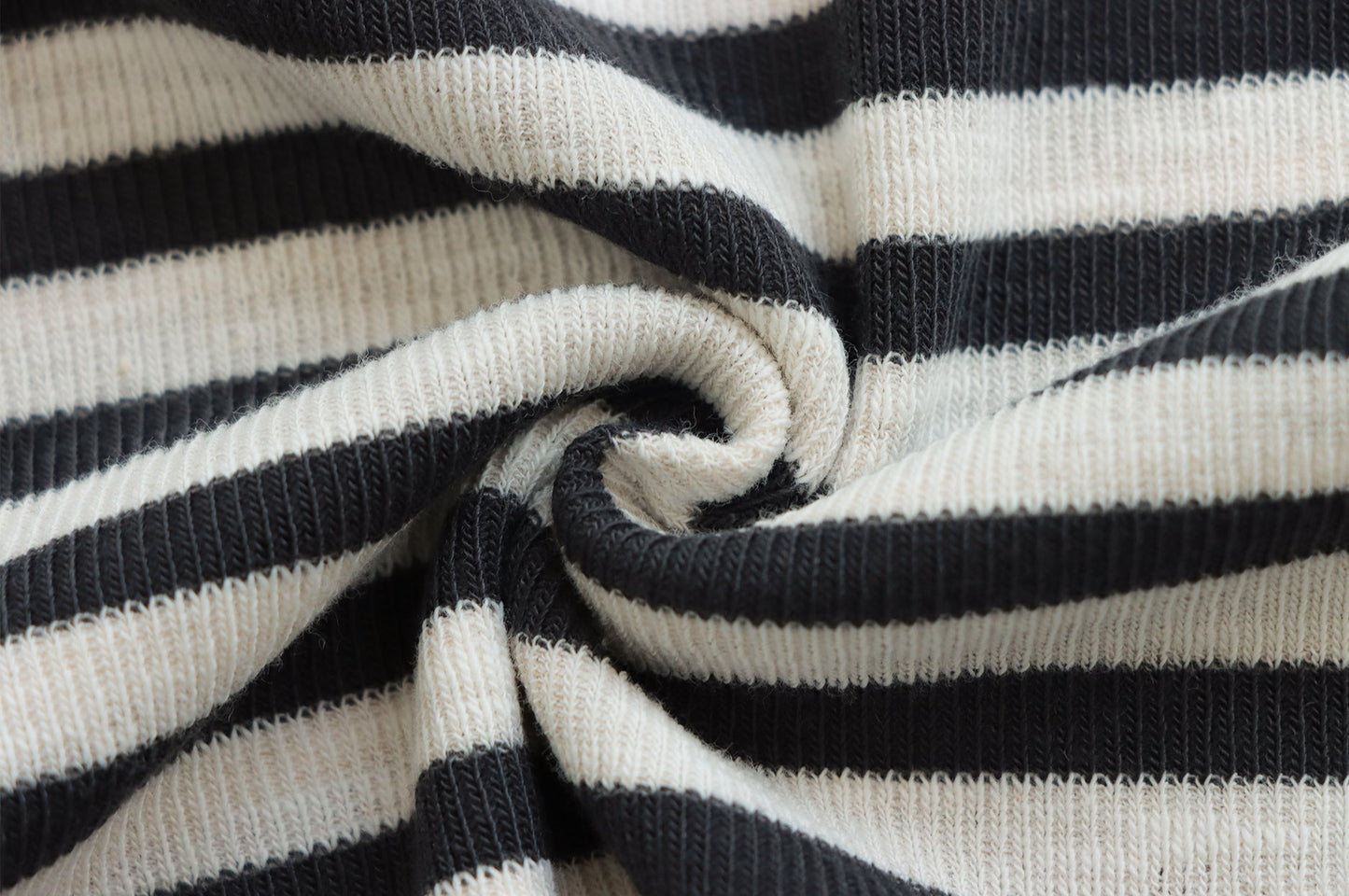 ハーフネック ボーダー柄ノースリーブ