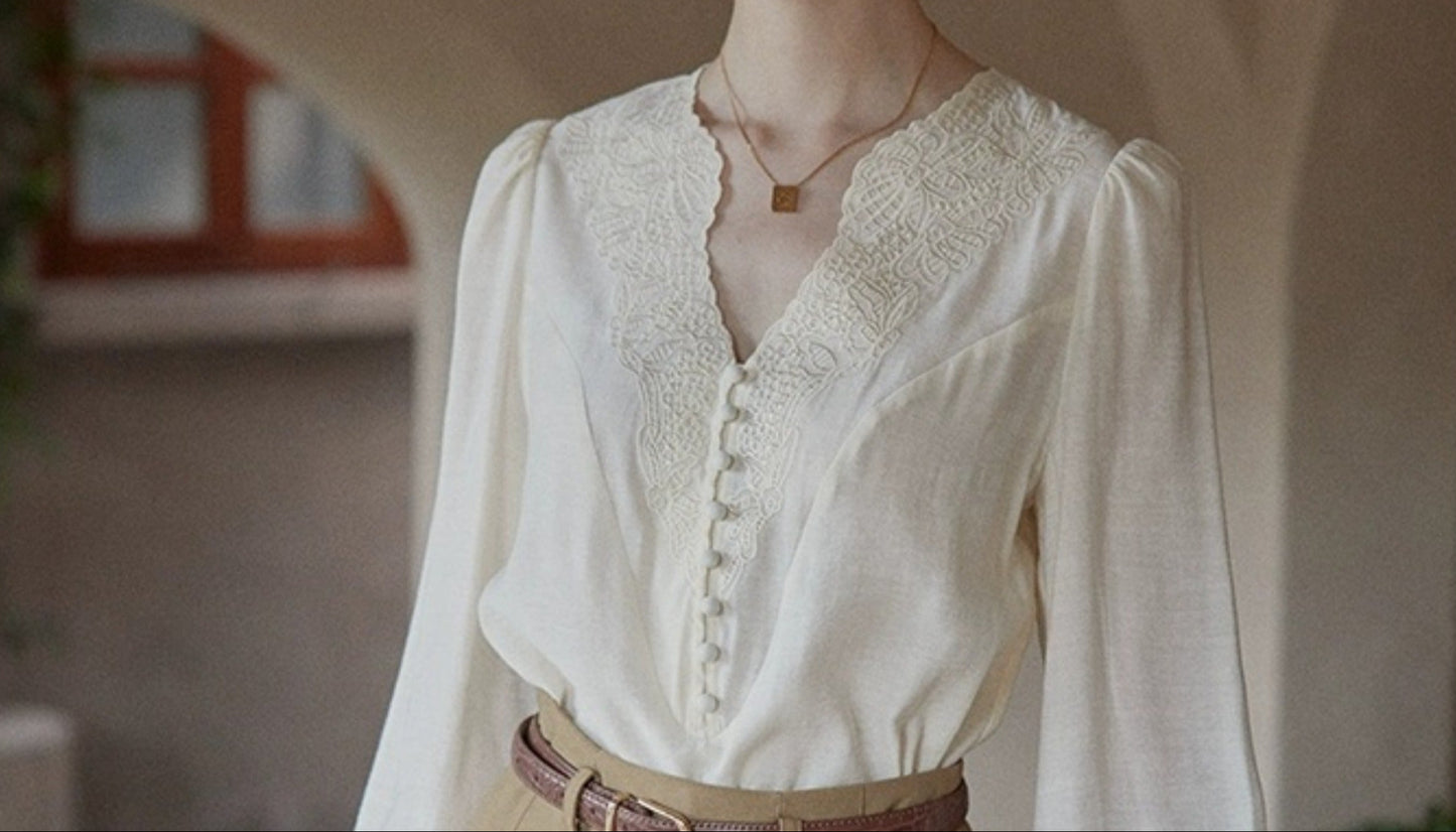 刺繍ネック フレンチレトロブラウス